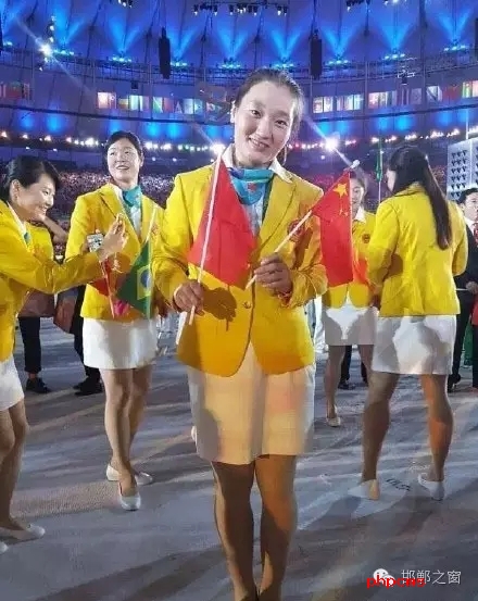 每屆的奧運(yùn)會(huì)都是世界億萬(wàn)人關(guān)注的焦點(diǎn)，讓我們感到欣喜的是，這屆奧運(yùn)會(huì)上有兩名咱邯鄲籍運(yùn)動(dòng)員，她們是代表國(guó)家女子柔道隊(duì)出征的周超和代表國(guó)家田徑隊(duì)出征的華紹青。其中，29歲的周超將在8月10日21時(shí)參加女子柔道(70公斤級(jí))項(xiàng)目。