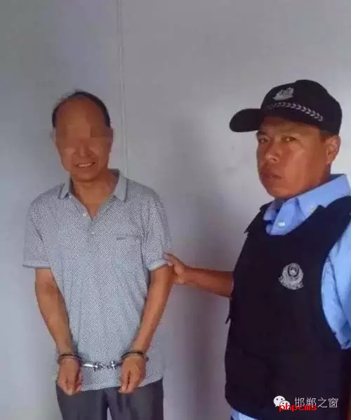 8月9日6時許，邯鄲大名鋪上高速口檢查站執(zhí)勤民警對一輛白色捷達(dá)車進(jìn)行安檢時，車上一名男乘客自稱忘帶身份證，民警遂讓該男子提供其身份證號。經(jīng)核查，該男子為許某良，系涉嫌保險詐騙網(wǎng)上逃犯。該許于5月31日，騙取國家養(yǎng)老保險金12萬余元，被魏縣公安局網(wǎng)上追逃。
