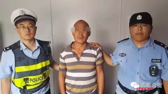 8月12日9時許，邯鄲大名鋪上高速口檢查站執(zhí)勤民警在對一輛由魏縣開往北京客車進(jìn)行安檢時，發(fā)現(xiàn)一名網(wǎng)上逃犯。經(jīng)核查，該男子為王某平，系涉嫌濫伐林木網(wǎng)上逃犯。該王于今年3月份在未有辦理《林木采伐許可證》的情況下，亂砍濫伐林木97棵。