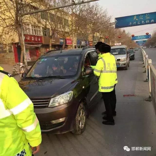 我市交警為營造安全、有序的道路交通環(huán)境，自2月26日0時起，啟動了106國道李茂堤警務(wù)站、107國道漳河警務(wù)站、309國道椿樹嶺警務(wù)站、213省道索堡警務(wù)站、212省道柳園警務(wù)站、青蘭高速邯鄲東口警務(wù)站、青蘭高速邯鄲西口警務(wù)站、京港澳高速邯鄲南口警務(wù)站、京港澳高速邯鄲北口警務(wù)站。
